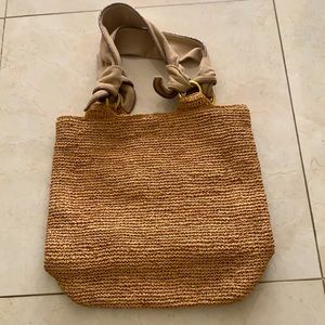 Tommy Bahama shoulder bag. Suede knitted shoulder fasteners.